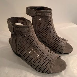 Justice Girls open toe bootie size 4